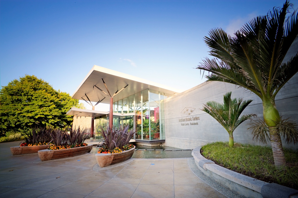 2005. Visitor Centre Huakaiwaka.