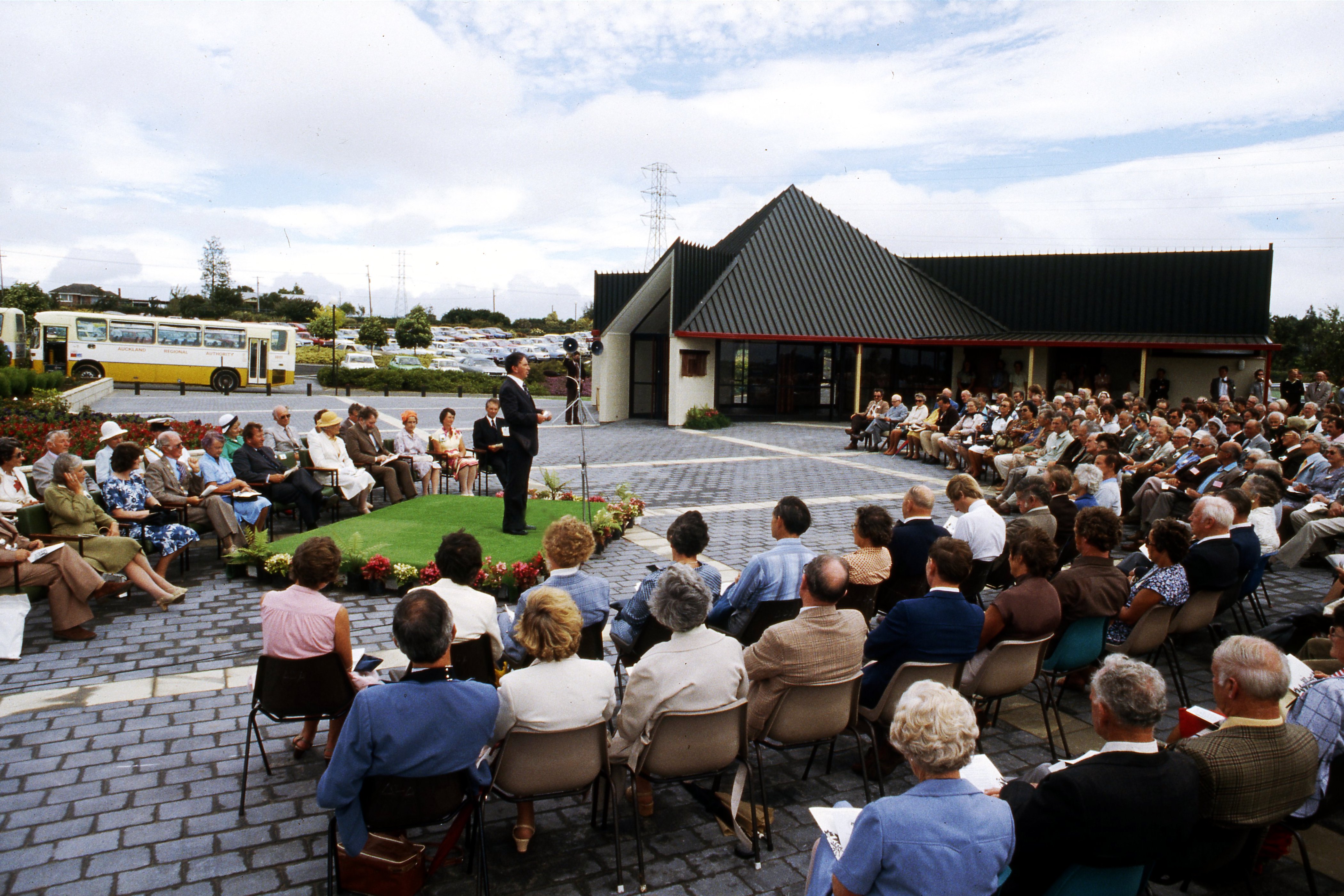 1982. Opening of the Auckland Botanic Gardens.