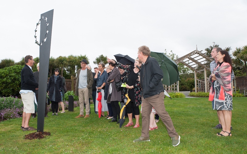 Bing Dawe discusses his sculpture Titipounamu